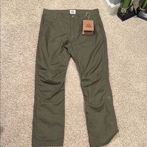 Olive Green Cargo Pants with Straight Leg Cut and Durable Fabric
